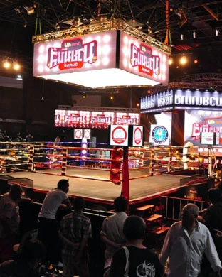 Top Rank Boxing: Keyshawn Davis vs. Nahir Albright